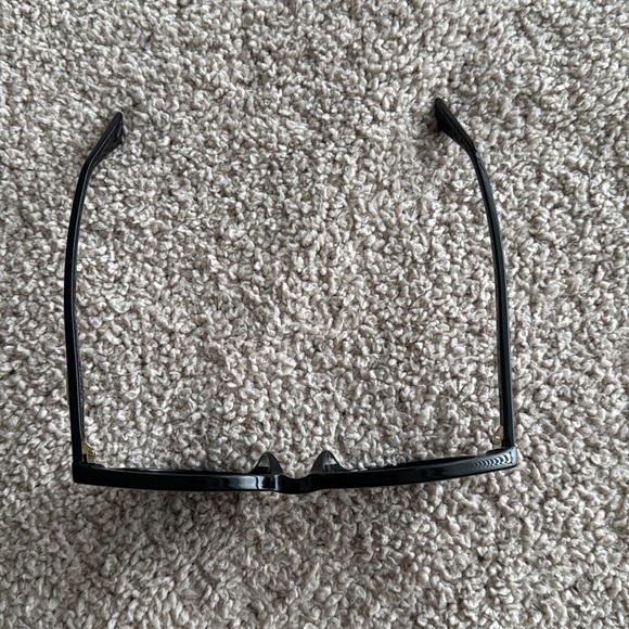 Gucci Black Women's Sunglasses - Picture 3 of 11